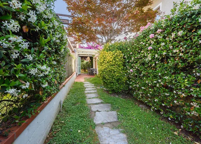 Golden Luxe - New Style In Dei Marmi Private Parking *